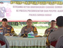 Kapolres Sumba Barat Tekankan Kinerja Profesional dan Netralitas Polri dalam Kunjungan Kerja ke Polsek Umbu Ratu Nggay dan Katikutana