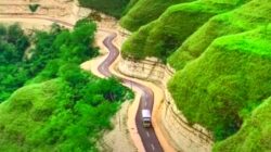Destinasi Wisata Terbaik 2025! Jalan Indah di Bukit Teletubbies, Kontraktornya Putra Asli Sumba