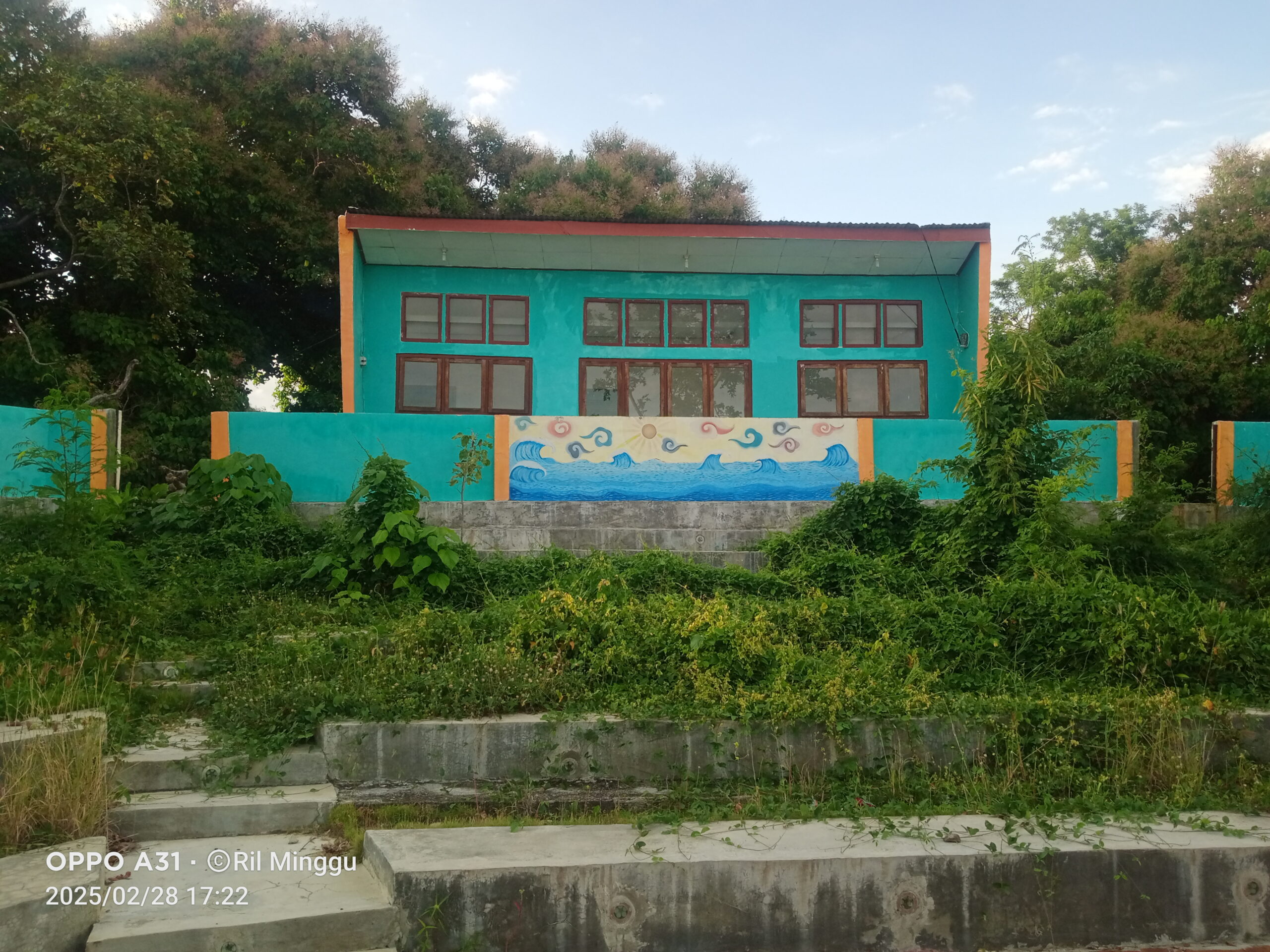 Panggung Kreasi Cepiwatu di Manggarai Timur Terbengkalai. (Detiksumba/Ril Minggu