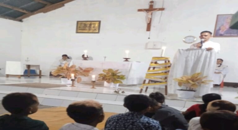 Umat, Stasi, St. Gerardus Mayella Pogo Parii ,Merayakan, Minggu ,Paskah, Keuskupan, Weetebula