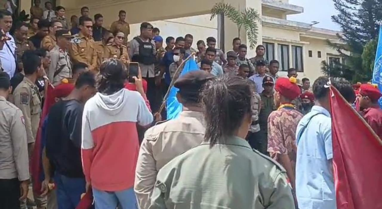 Mahasiswa, PMKRI, GMKI, SBD, Unjuk Rasa, Damai, Empat, Isu, Strategis, DPRD, PEMDA