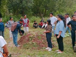 Mahasiswa Ilmu Pertanian dan Peternakan Unika Weetebula Didampingi Dosen Buat Pupuk Bokasi