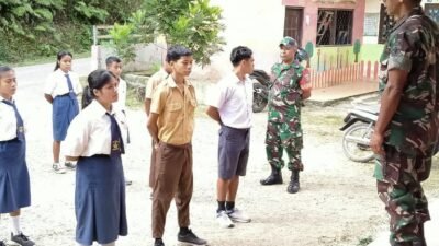 Babinsa Koramil Loli Latih PBB Siswa SMK di Kalembu Kuni: Bentuk Disiplin dan Nasionalisme Sejak Dini