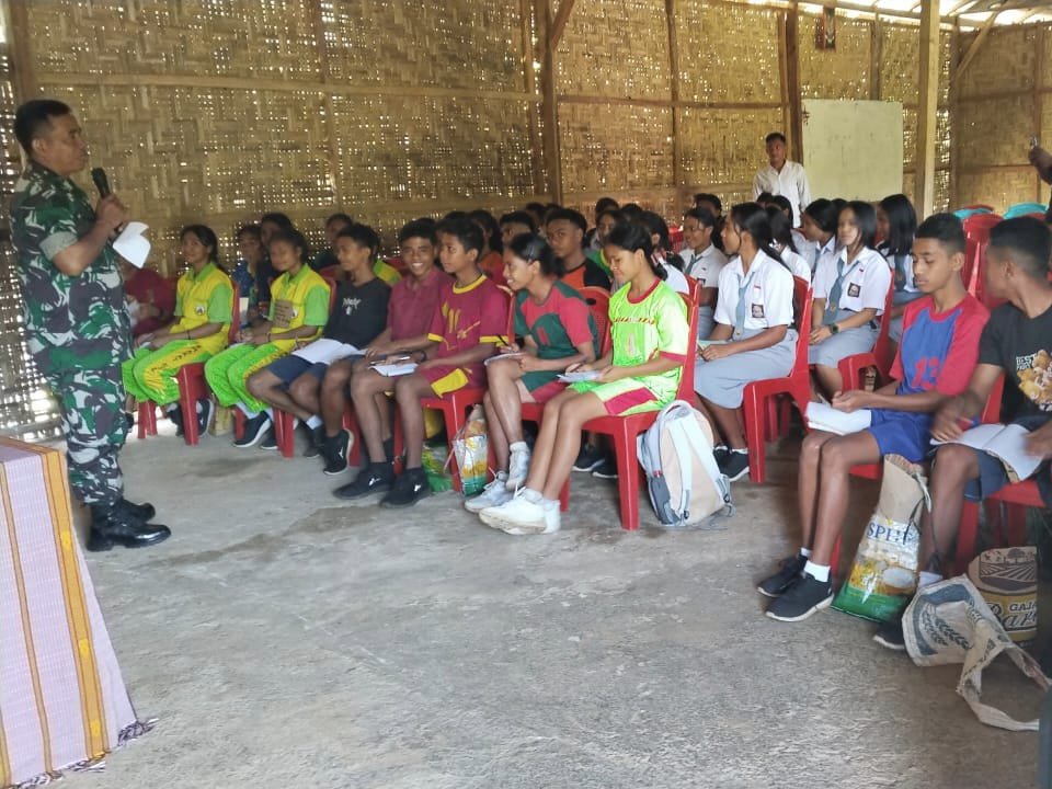 Danramil 01/Loli. Tanamkan, Semangat Bela Negara, MPLS, SMA Sint John Wanokaza