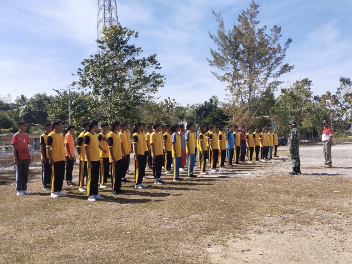 Babinsa, Latih,Disiplin, Paskibra Kecamatan Lamboya, Sumba Barat, HUT RI, ke-80