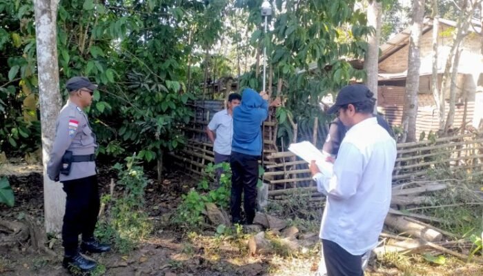 Bhabinkamtibmas Dampingi Pengukuran Tanah Warga di Sumba Tengah, Warga Apresiasi Kehadiran Polri yang Humanis