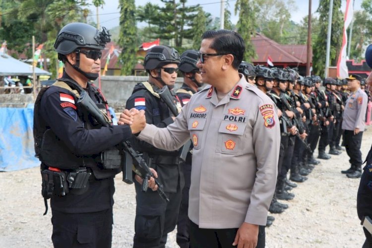 Wakapolda, NTT, Sambangi Markas, Brimob, Sumba Barat, Tekankan Disiplin. Loyalitas Personel