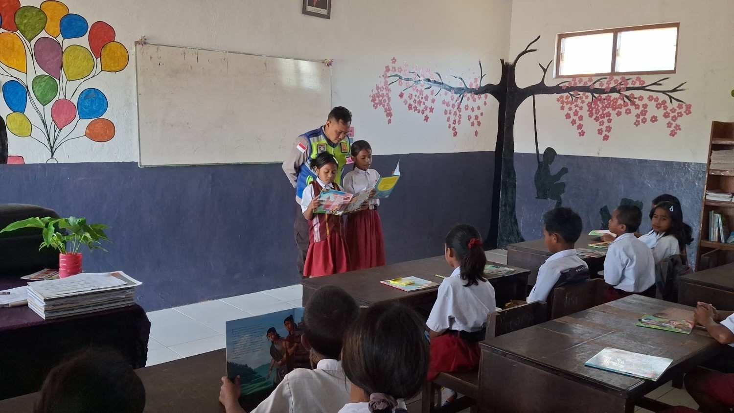 Polsek Loli, Hidupkan Semangat, Literasi SDN Kabarara