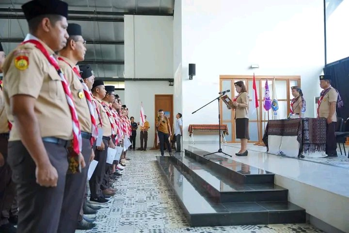 Bupati,Sumba Barat Daya, Lantik Mabigus dan Kukuhkan Nomor Gudep, Unika Weetabula