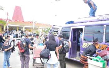 Peserta, PNLH ke-14, Mulai Berdatangan, 22 Peserta Pertama, Tiba di Bandara Udara Lede Kalumbang SBD